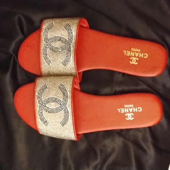 Chanel Paris size 40  Red w Gold and Black micro jewel  sparkling Mule Sandals - Picture 5 of 6